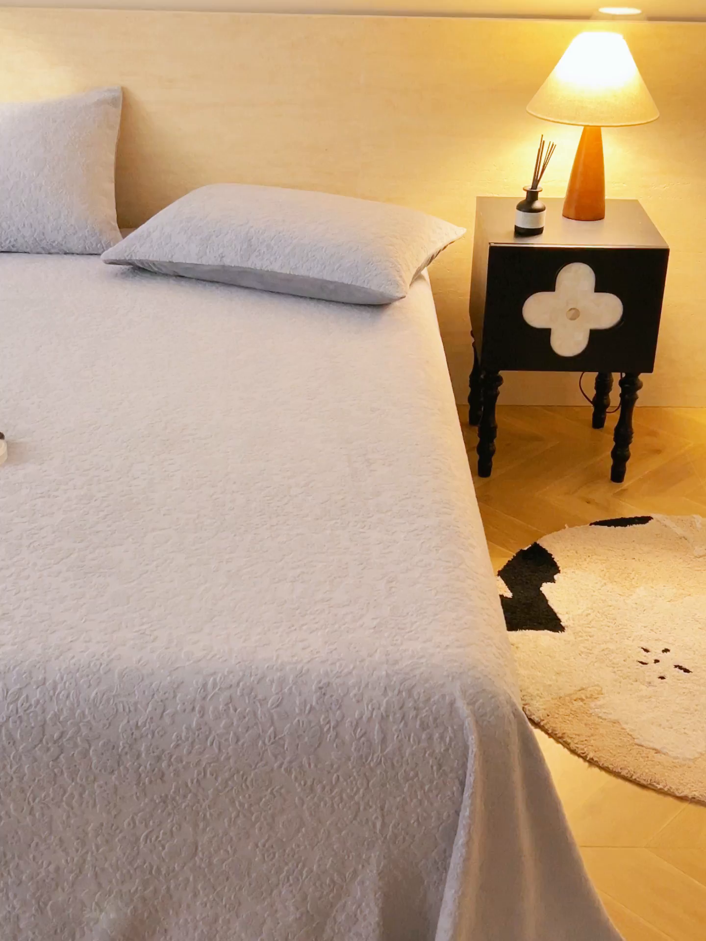 91家纺网 家纺一手货源 找家纺 早晨家纺 2025新款蝴蝶兰款高克重牛奶绒烂花单床单 蝴蝶兰-银灰