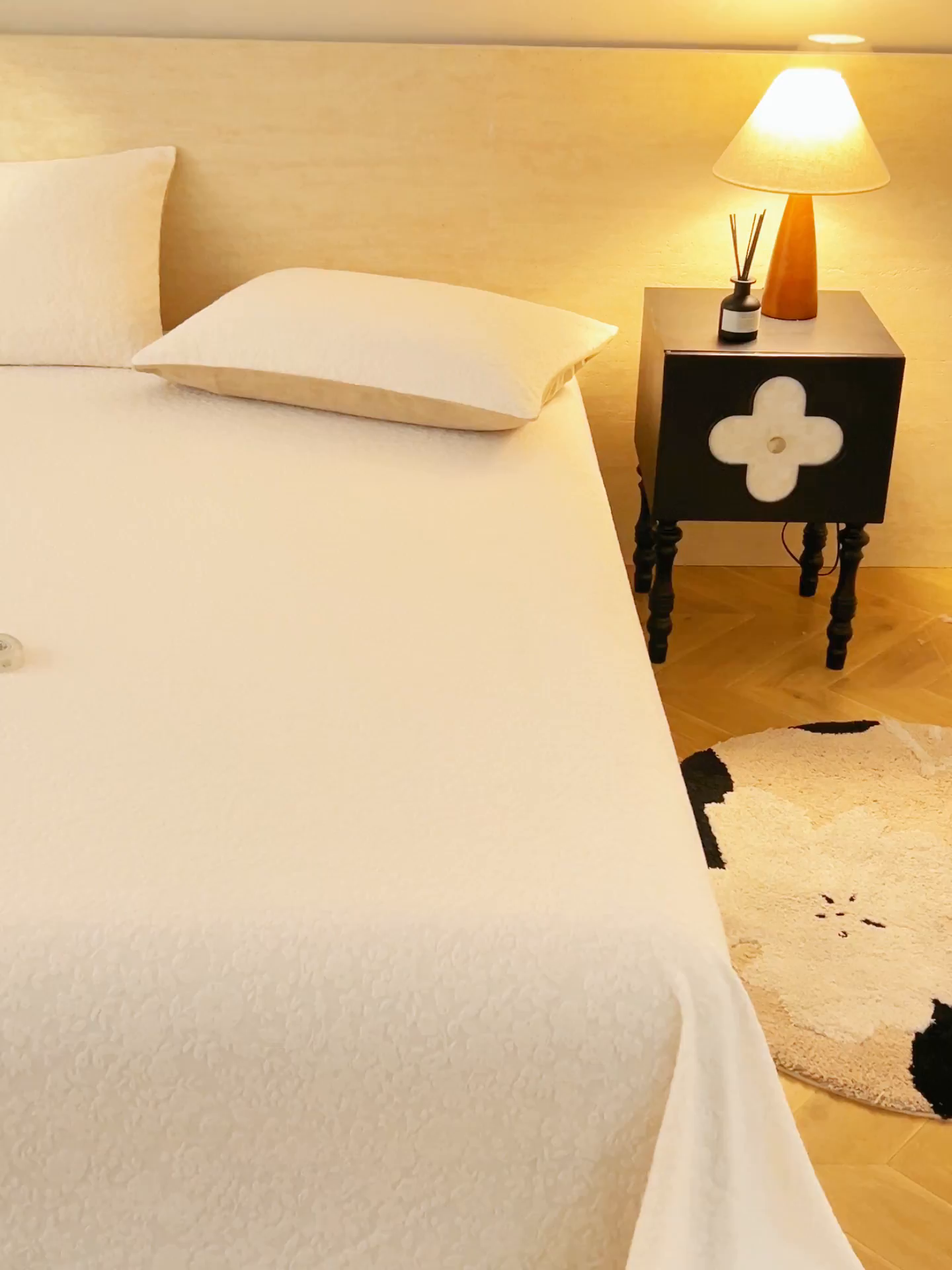 91家纺网 家纺一手货源 找家纺 早晨家纺 2025新款蝴蝶兰款高克重牛奶绒烂花单床单 蝴蝶兰-奶白