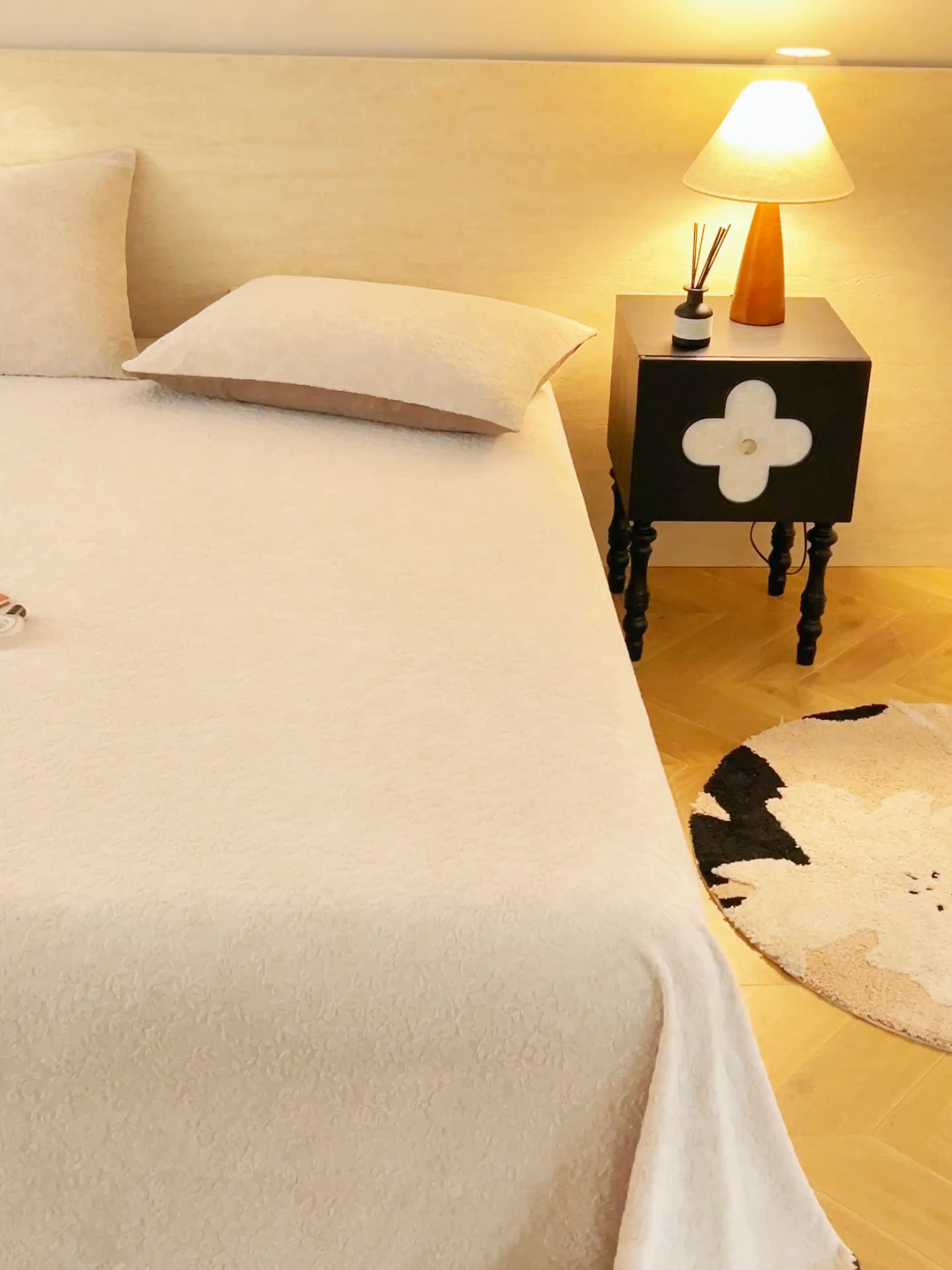 91家纺网 家纺一手货源 找家纺 早晨家纺 2025新款蝴蝶兰款高克重牛奶绒烂花单床单 蝴蝶兰-米驼