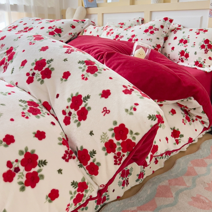 91家纺网 家纺一手货源 找家纺 找底底家纺 2025新款牛奶绒四件套（日发50套优惠8元一套）梨花落