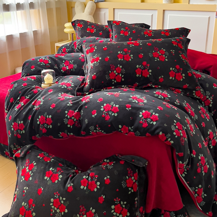 91家纺网 家纺一手货源 找家纺 找底底家纺 2025新款牛奶绒四件套（日发50套优惠8元一套）花妖