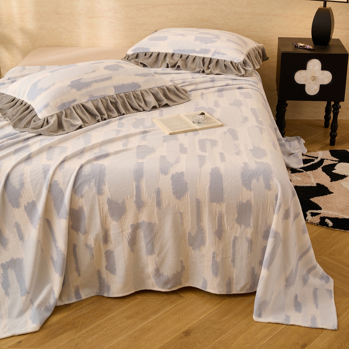 91家纺网 家纺一手货源 找家纺 （总）早晨家纺 2025新款高克重牛奶绒烂花单品床单