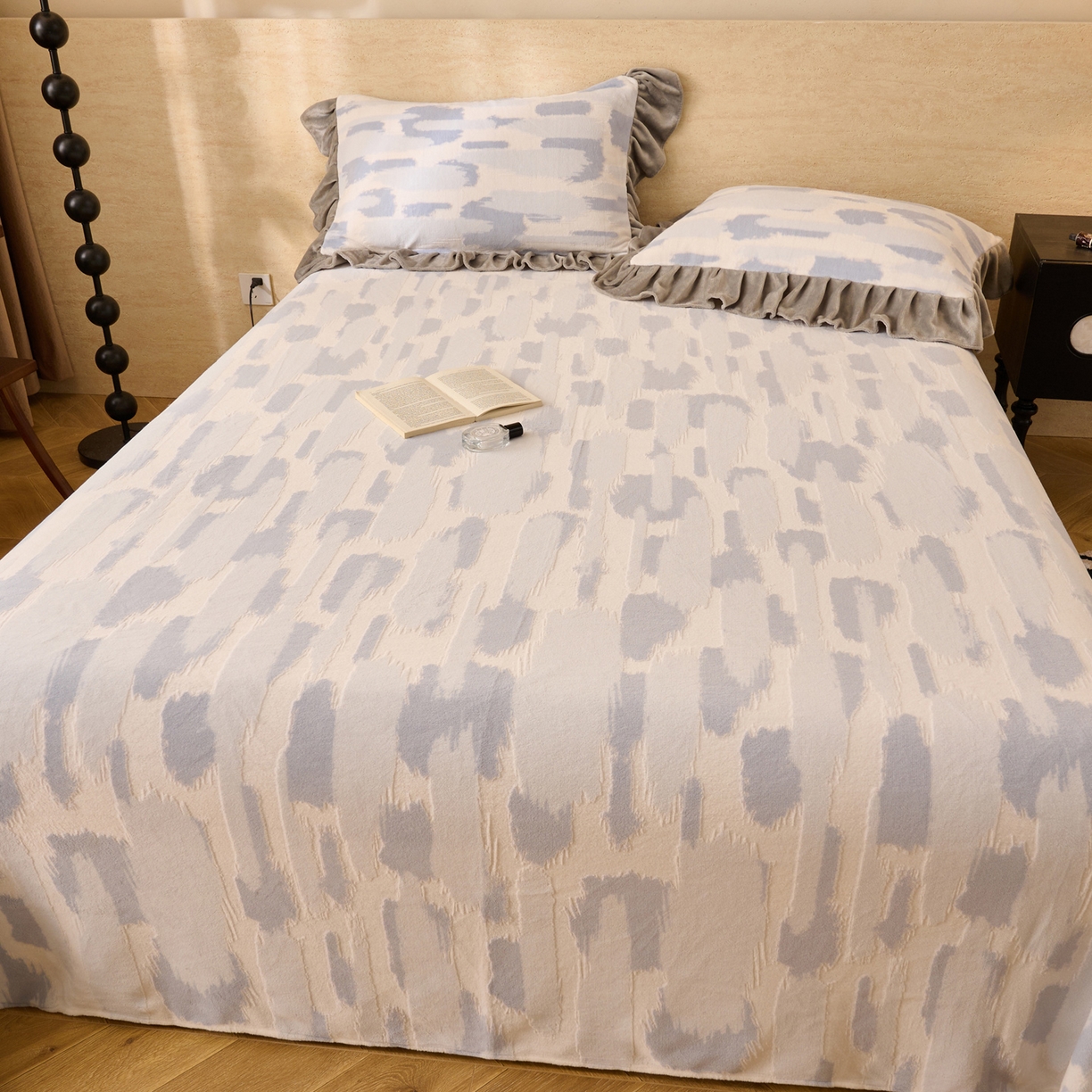 91家纺网 家纺一手货源 找家纺 （总）早晨家纺 2025新款高克重牛奶绒烂花单品床单