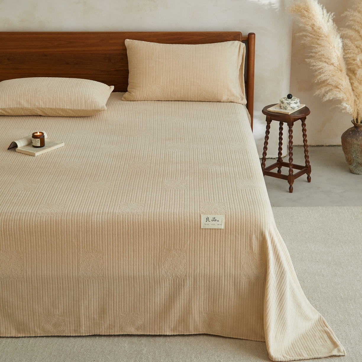 91家纺网 家纺一手货源 找家纺 早晨家纺 2025新款红金龙纯色烂花牛奶绒床单 米澜-米驼