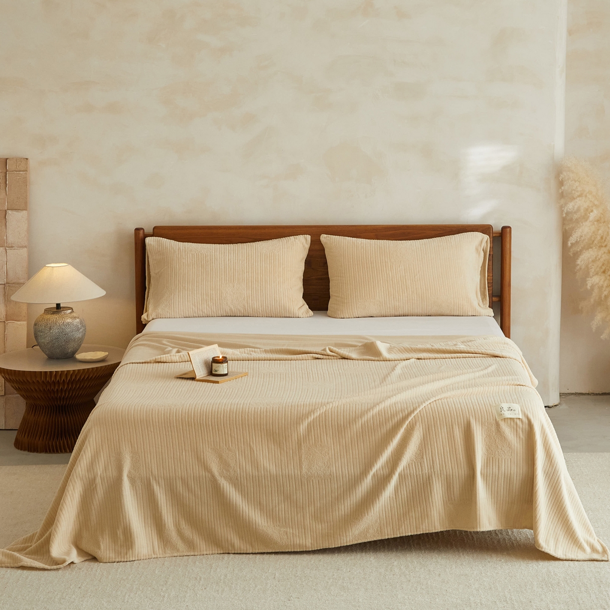 91家纺网 家纺一手货源 找家纺 早晨家纺 2025新款红金龙纯色烂花牛奶绒床单 米澜-米驼