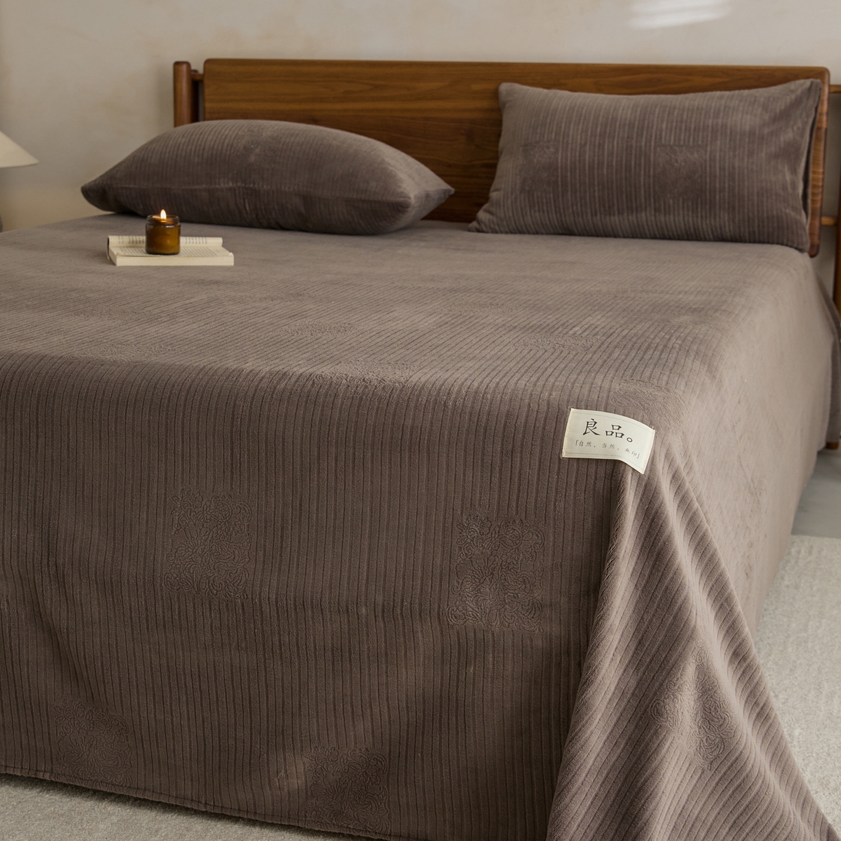 91家纺网 家纺一手货源 找家纺 早晨家纺 2025新款红金龙纯色烂花牛奶绒床单 米澜-奶咖