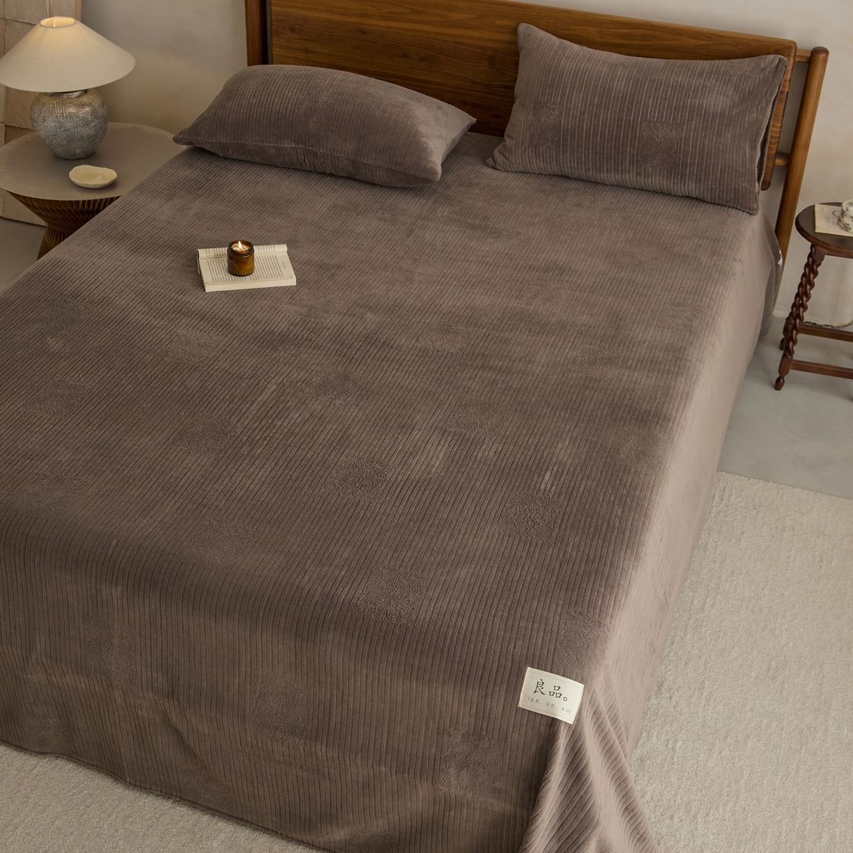 91家纺网 家纺一手货源 找家纺 早晨家纺 2025新款红金龙纯色烂花牛奶绒床单 米澜-奶咖