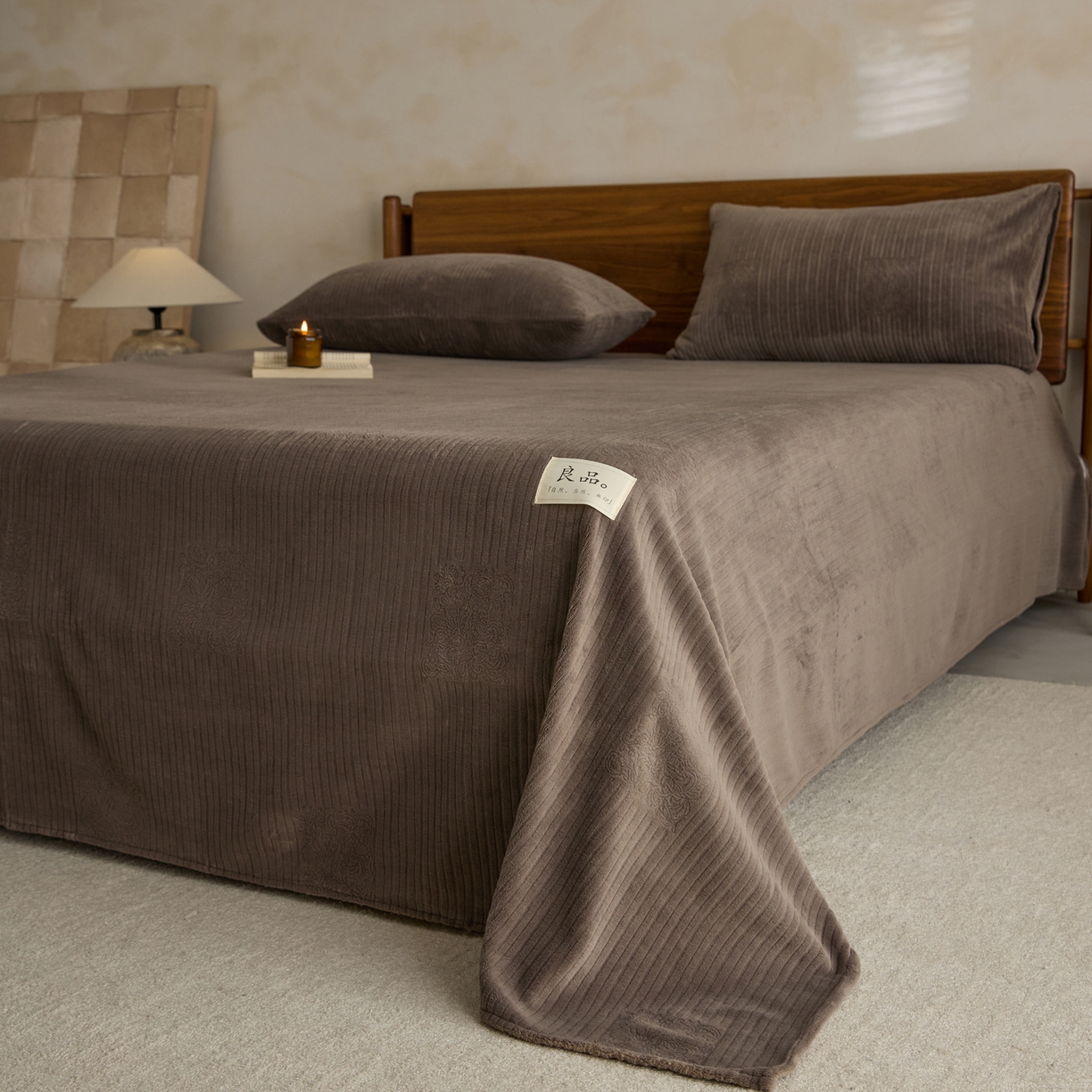 91家纺网 家纺一手货源 找家纺 早晨家纺 2025新款红金龙纯色烂花牛奶绒床单 米澜-奶咖