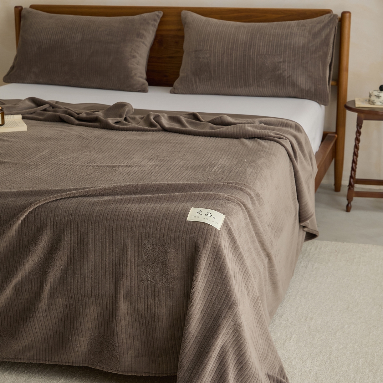 91家纺网 家纺一手货源 找家纺 早晨家纺 2025新款红金龙纯色烂花牛奶绒床单 米澜-奶咖