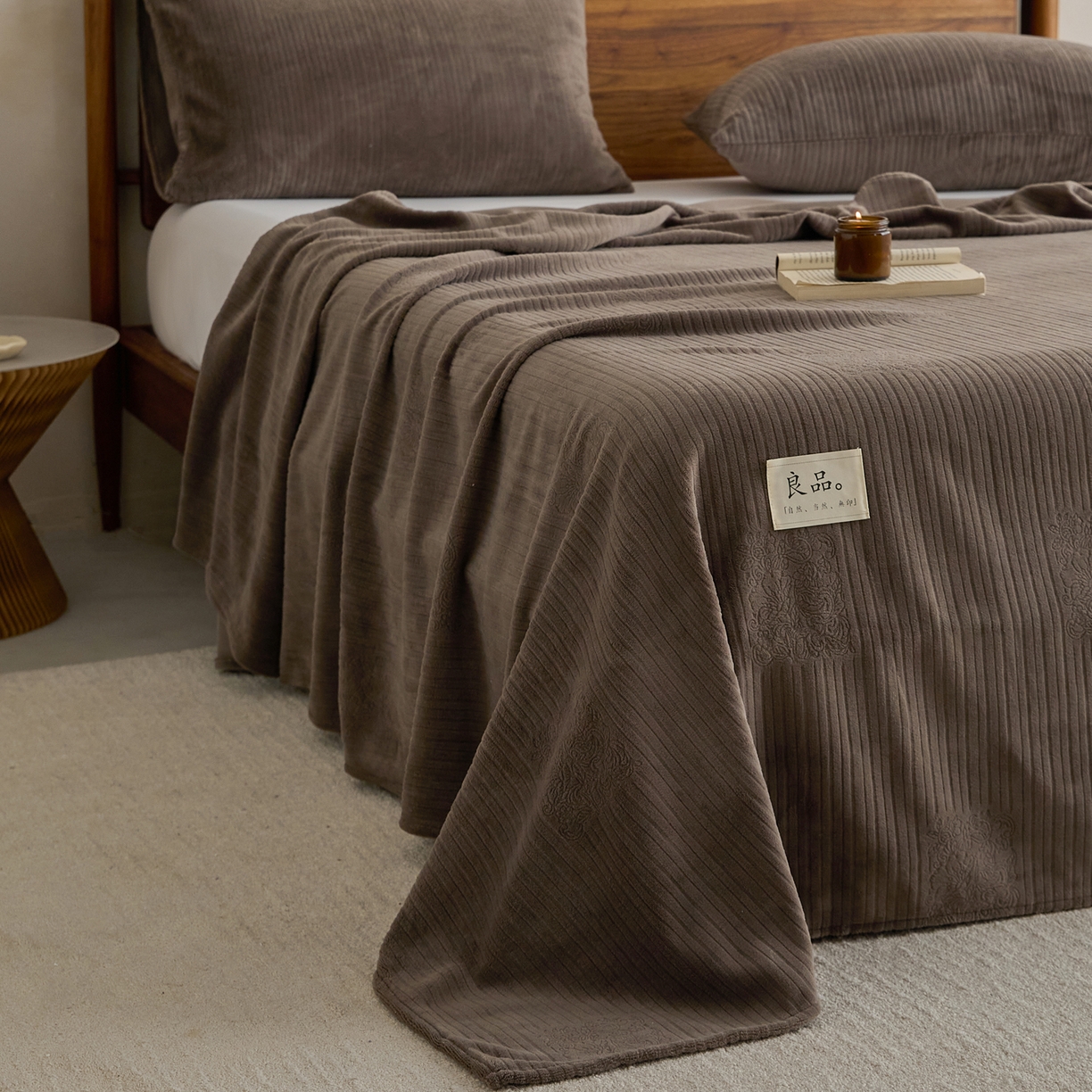 91家纺网 家纺一手货源 找家纺 早晨家纺 2025新款红金龙纯色烂花牛奶绒床单 米澜-奶咖