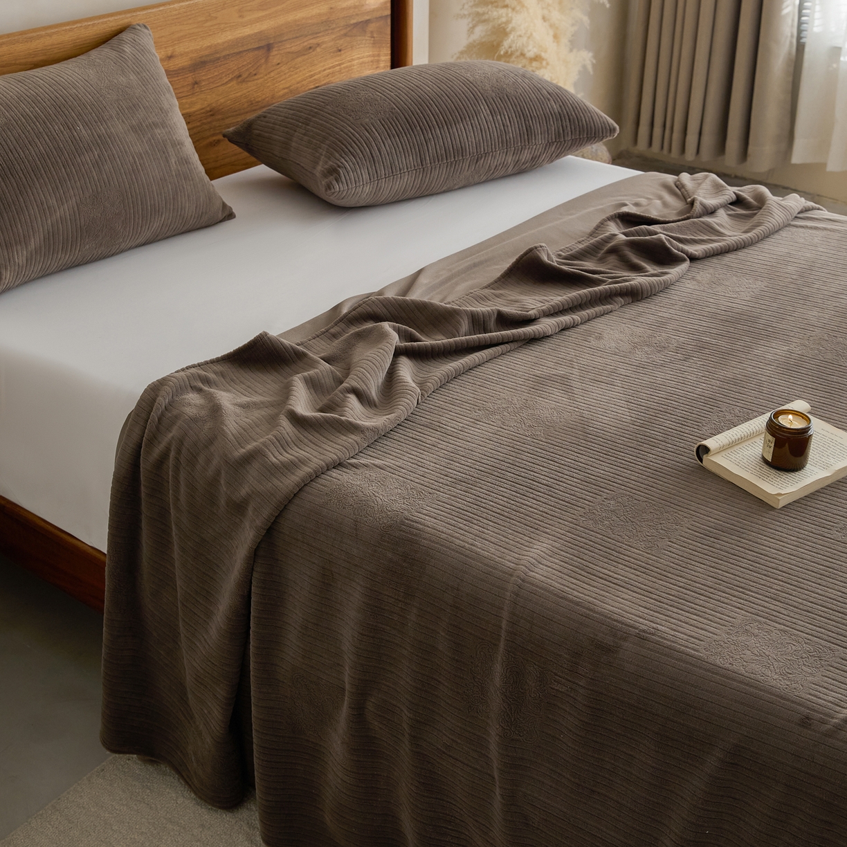 91家纺网 家纺一手货源 找家纺 早晨家纺 2025新款红金龙纯色烂花牛奶绒床单 米澜-奶咖