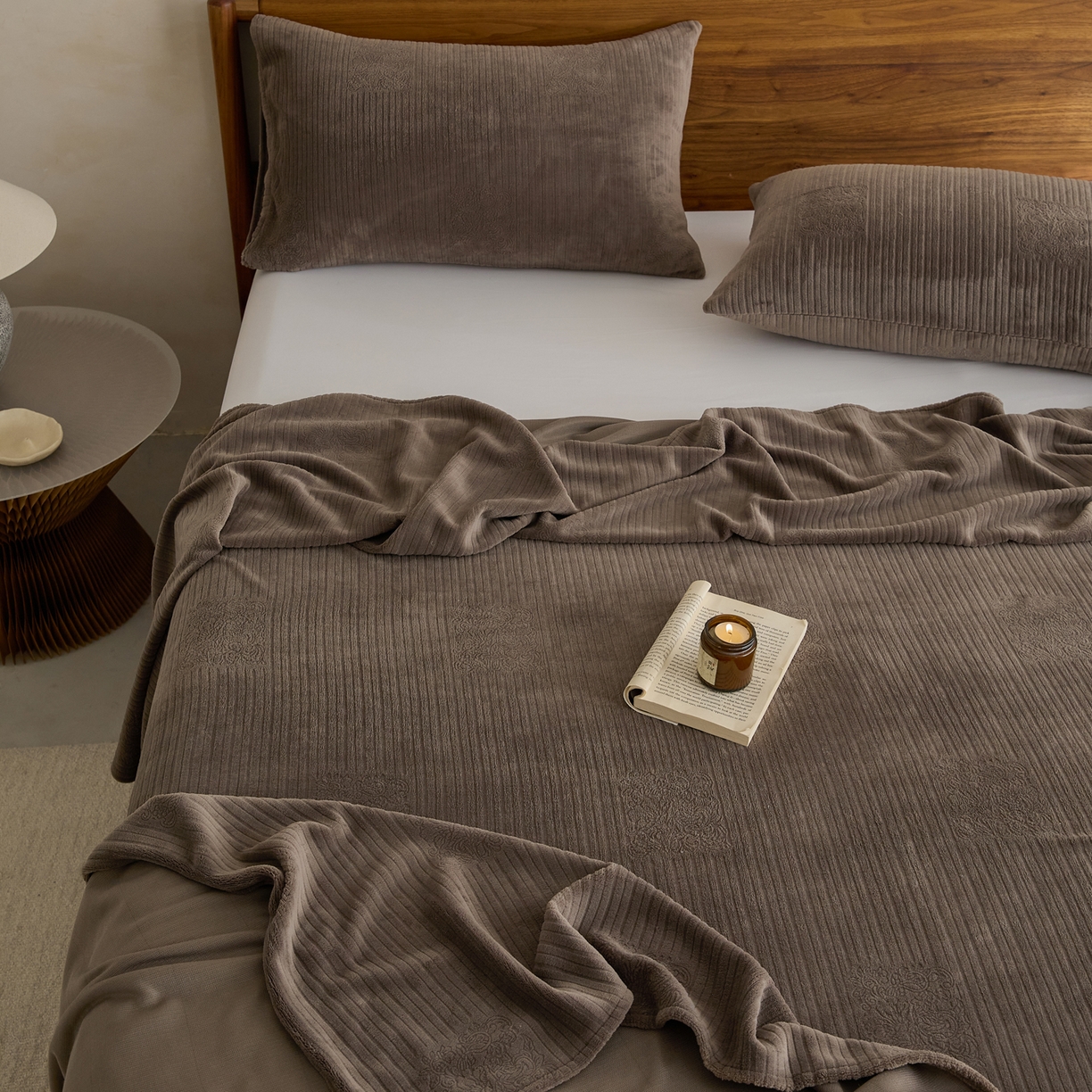 91家纺网 家纺一手货源 找家纺 早晨家纺 2025新款红金龙纯色烂花牛奶绒床单 米澜-奶咖