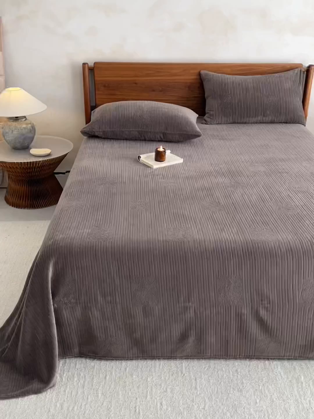 91家纺网 家纺一手货源 找家纺 早晨家纺 2025新款红金龙纯色烂花牛奶绒床单 米澜-奶咖