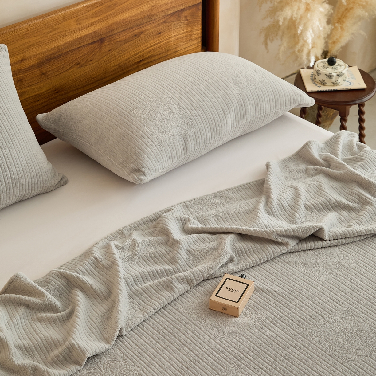 91家纺网 家纺一手货源 找家纺 早晨家纺 2025新款红金龙纯色烂花牛奶绒床单 米澜-浅灰