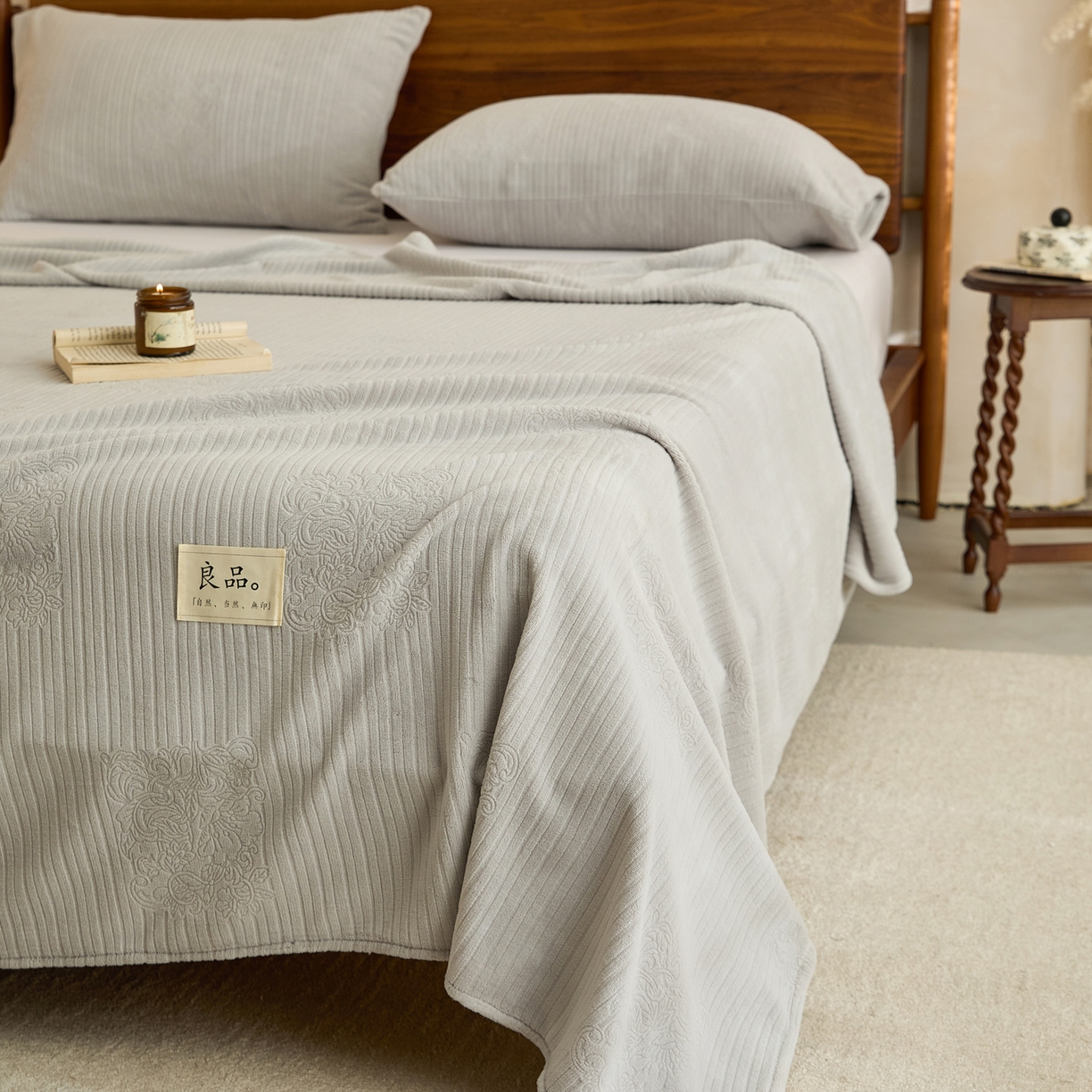 91家纺网 家纺一手货源 找家纺 早晨家纺 2025新款红金龙纯色烂花牛奶绒床单 米澜-浅灰