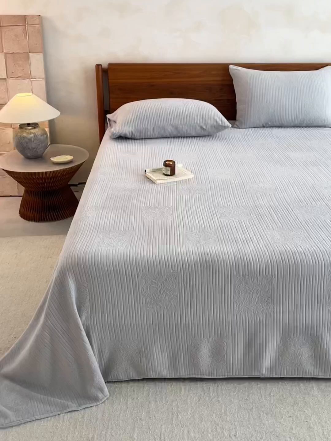 91家纺网 家纺一手货源 找家纺 早晨家纺 2025新款红金龙纯色烂花牛奶绒床单 米澜-浅灰