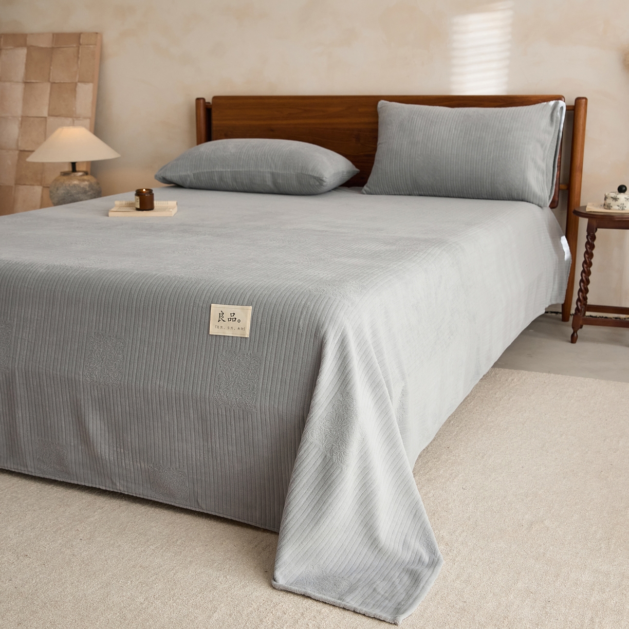 91家纺网 家纺一手货源 找家纺 早晨家纺 2025新款红金龙纯色烂花牛奶绒床单 米澜-银灰