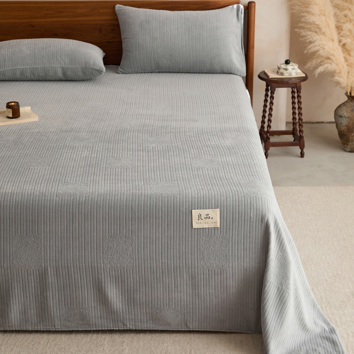 91家纺网 家纺一手货源 找家纺 早晨家纺 2025新款红金龙纯色烂花牛奶绒床单 米澜-银灰