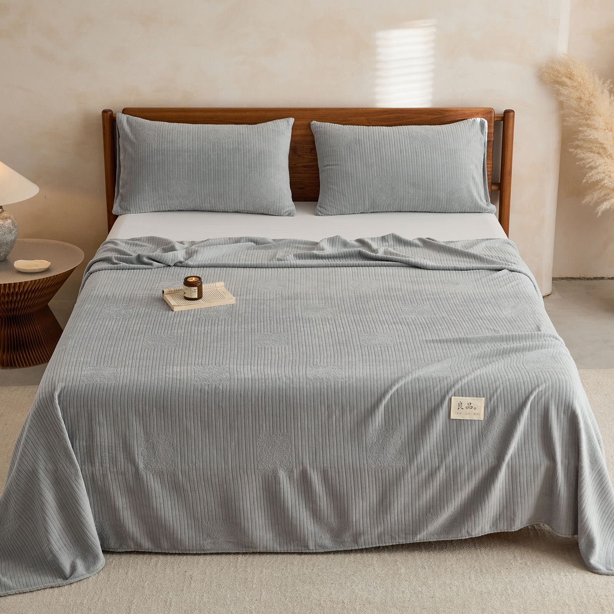 91家纺网 家纺一手货源 找家纺 早晨家纺 2025新款红金龙纯色烂花牛奶绒床单 米澜-银灰