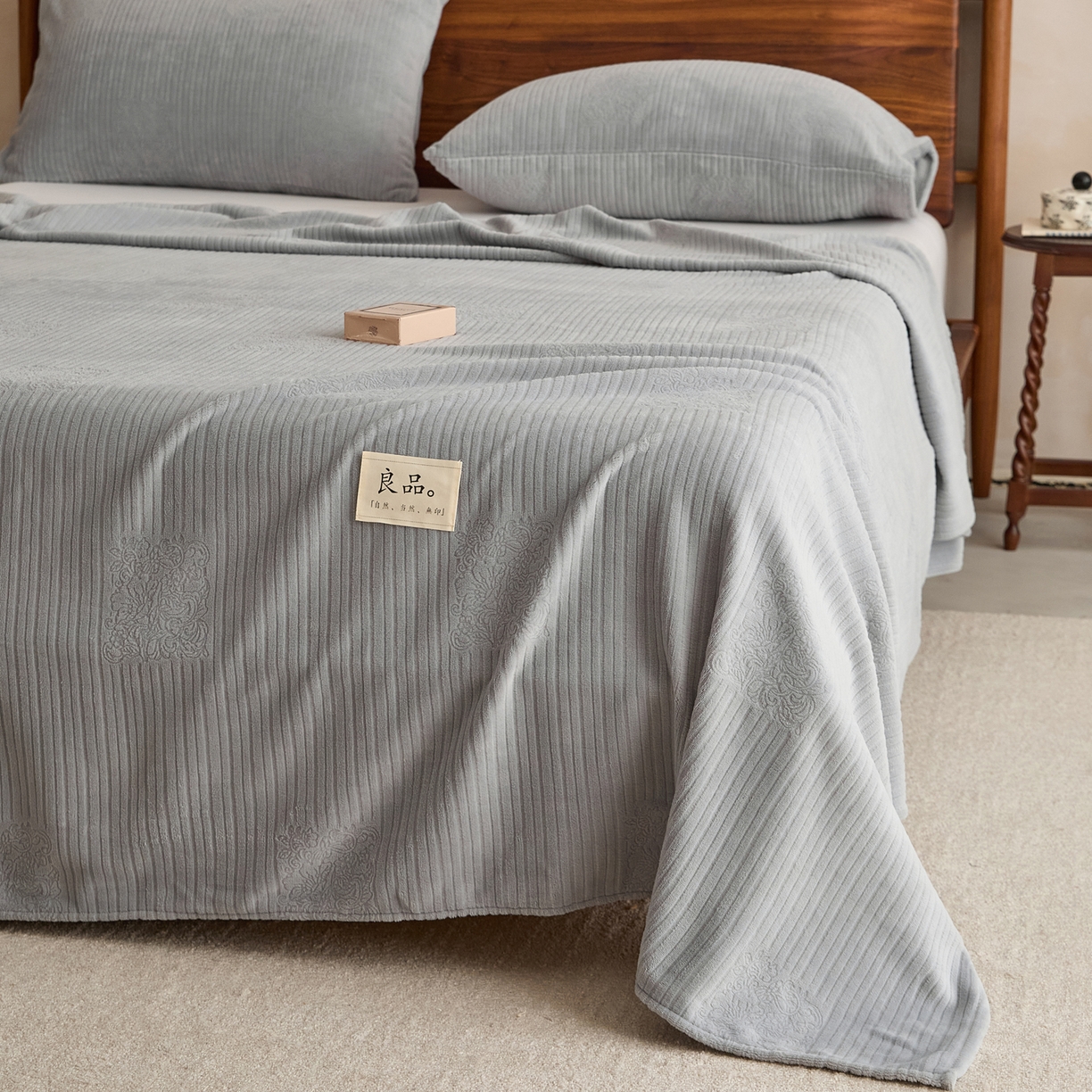 91家纺网 家纺一手货源 找家纺 早晨家纺 2025新款红金龙纯色烂花牛奶绒床单 米澜-银灰