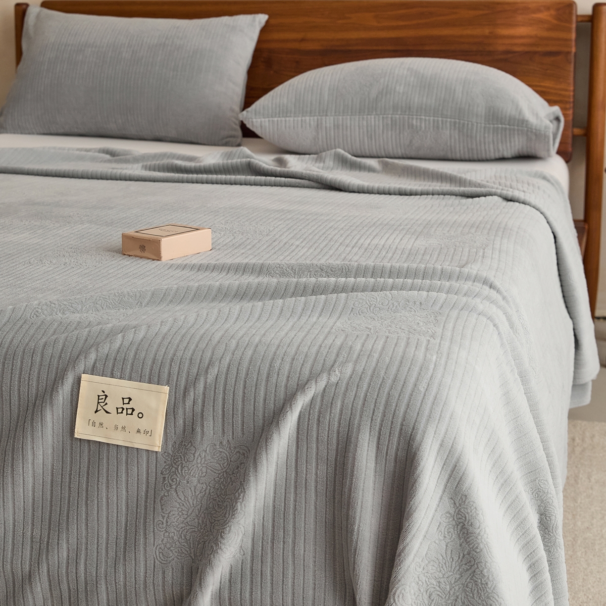 91家纺网 家纺一手货源 找家纺 早晨家纺 2025新款红金龙纯色烂花牛奶绒床单 米澜-银灰