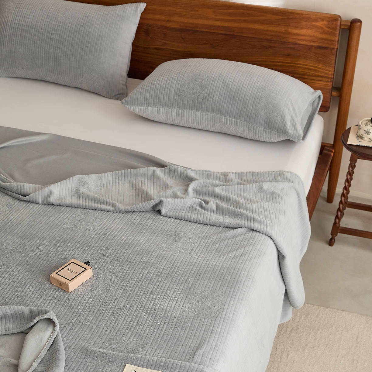 91家纺网 家纺一手货源 找家纺 早晨家纺 2025新款红金龙纯色烂花牛奶绒床单 米澜-银灰