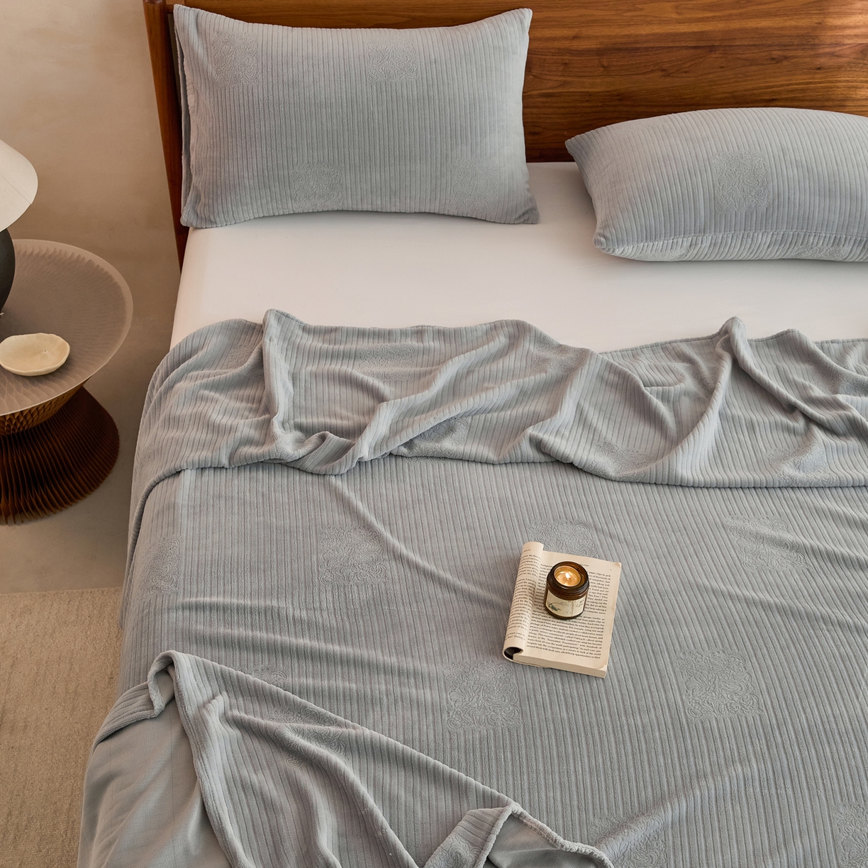 91家纺网 家纺一手货源 找家纺 早晨家纺 2025新款红金龙纯色烂花牛奶绒床单 米澜-银灰