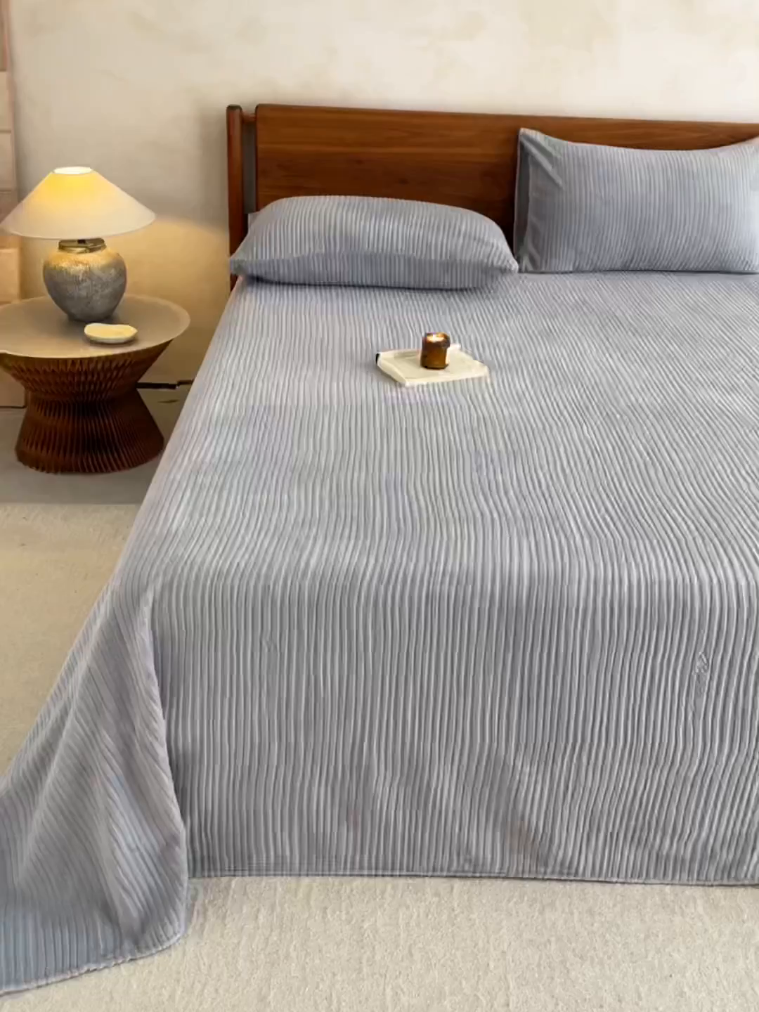 91家纺网 家纺一手货源 找家纺 早晨家纺 2025新款红金龙纯色烂花牛奶绒床单 米澜-银灰