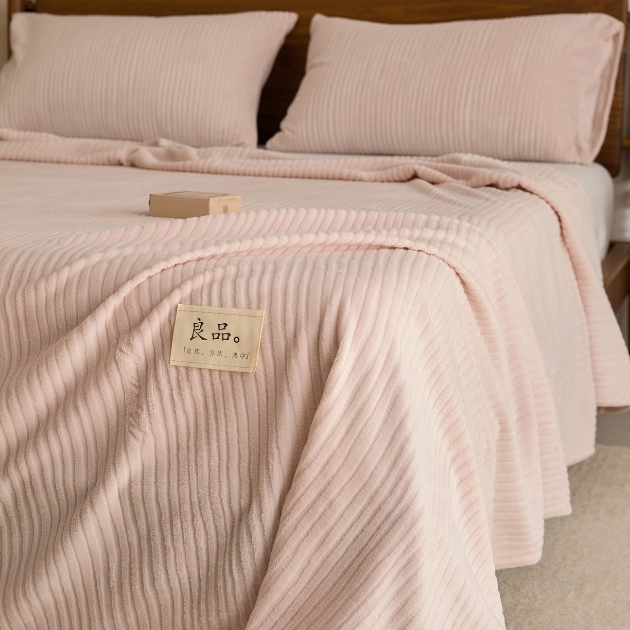 91家纺网 家纺一手货源 找家纺 早晨家纺 2025新款红金龙纯色烂花牛奶绒床单 恬憩-豆沙