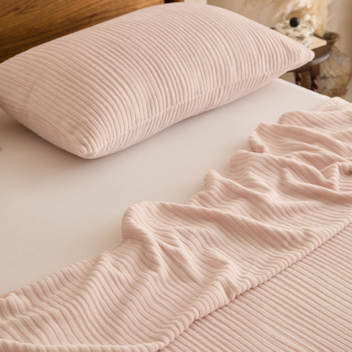 91家纺网 家纺一手货源 找家纺 早晨家纺 2025新款红金龙纯色烂花牛奶绒床单 恬憩-豆沙