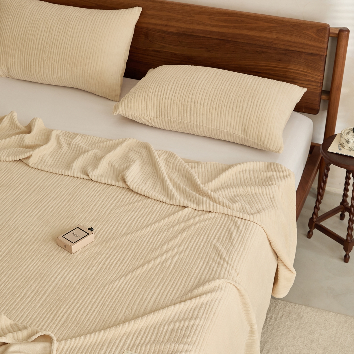 91家纺网 家纺一手货源 找家纺 早晨家纺 2025新款红金龙纯色烂花牛奶绒床单 恬憩-米驼