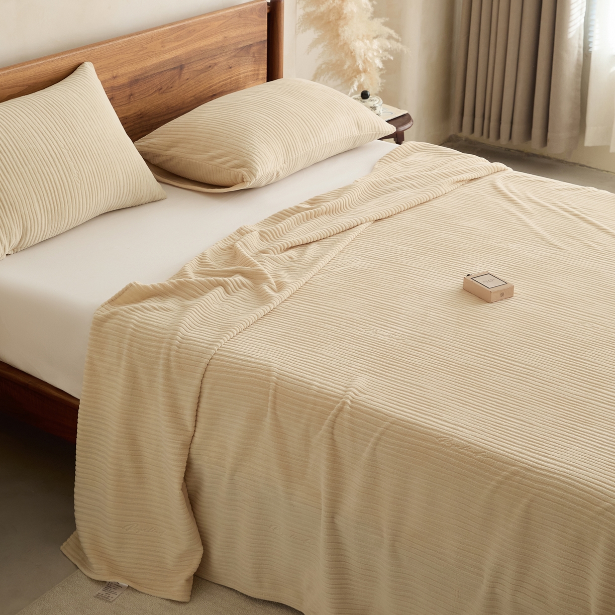 91家纺网 家纺一手货源 找家纺 早晨家纺 2025新款红金龙纯色烂花牛奶绒床单 恬憩-米驼