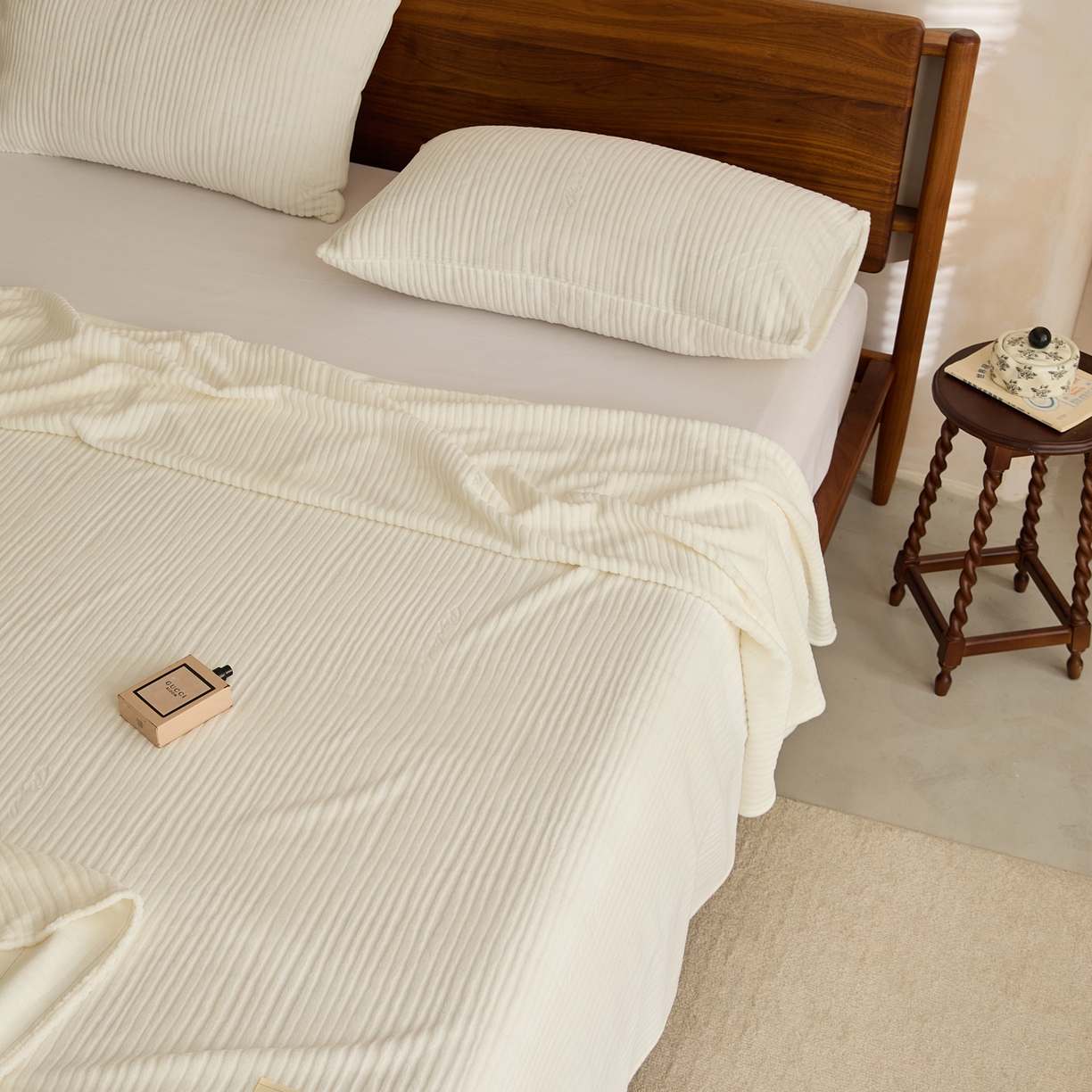 91家纺网 家纺一手货源 找家纺 早晨家纺 2025新款红金龙纯色烂花牛奶绒床单 恬憩-奶白