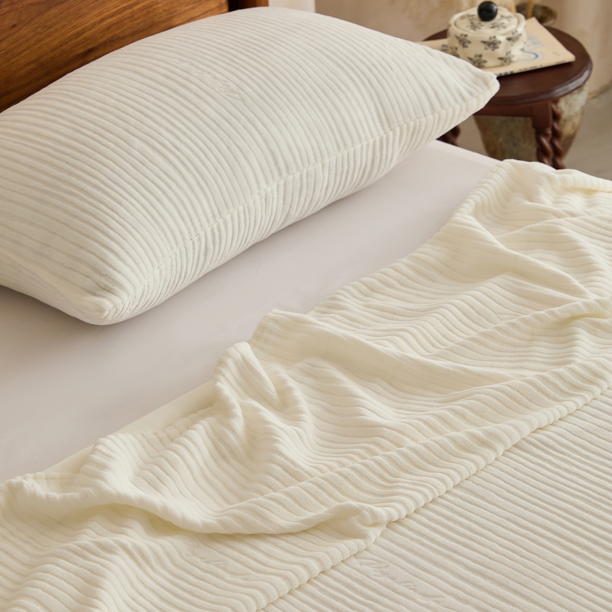 91家纺网 家纺一手货源 找家纺 早晨家纺 2025新款红金龙纯色烂花牛奶绒床单 恬憩-奶白