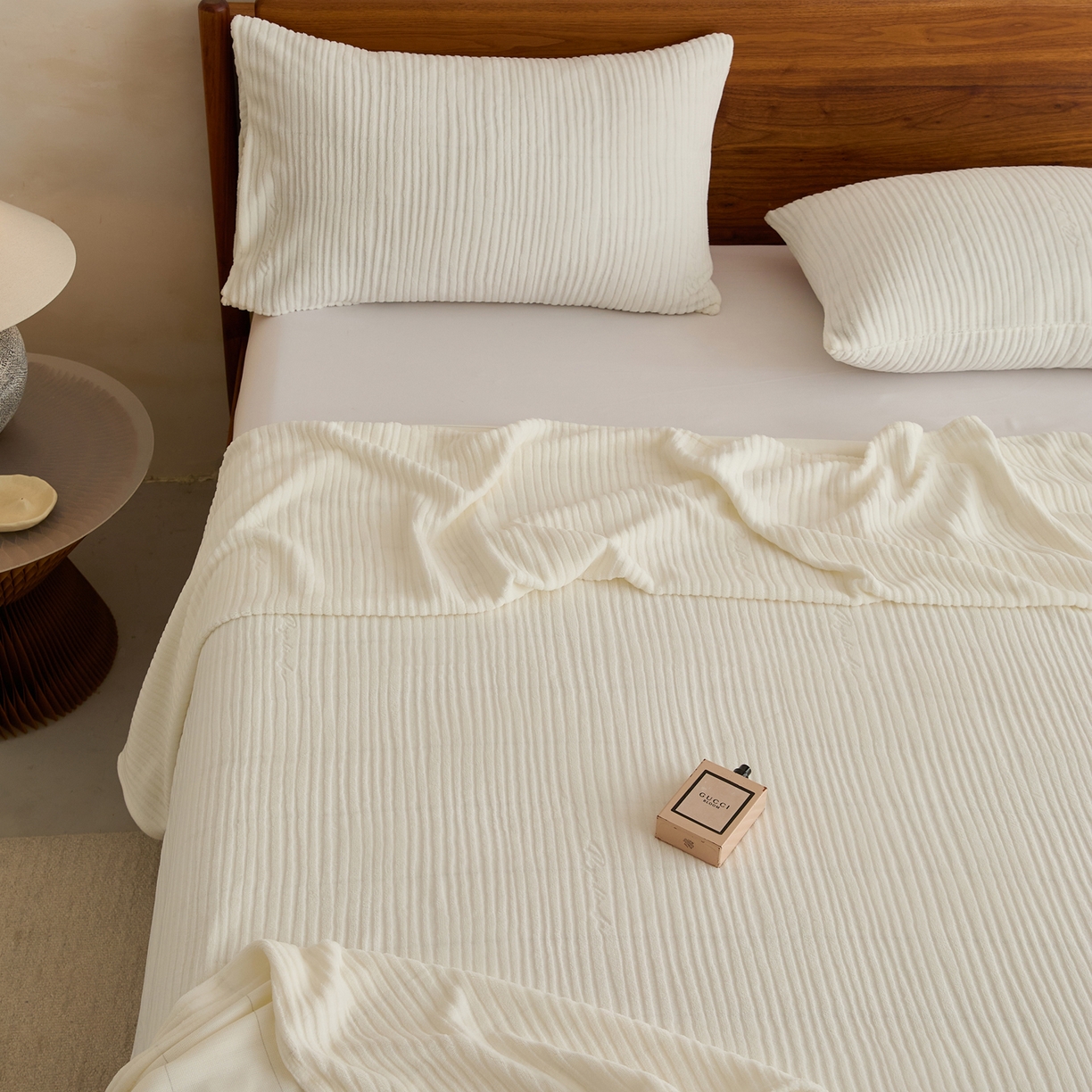 91家纺网 家纺一手货源 找家纺 早晨家纺 2025新款红金龙纯色烂花牛奶绒床单 恬憩-奶白