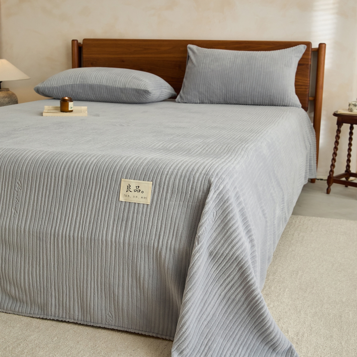 91家纺网 家纺一手货源 找家纺 早晨家纺 2025新款红金龙纯色烂花牛奶绒床单 恬憩-银灰