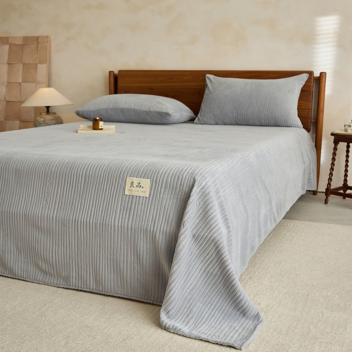 91家纺网 家纺一手货源 找家纺 早晨家纺 2025新款红金龙纯色烂花牛奶绒床单 恬憩-银灰