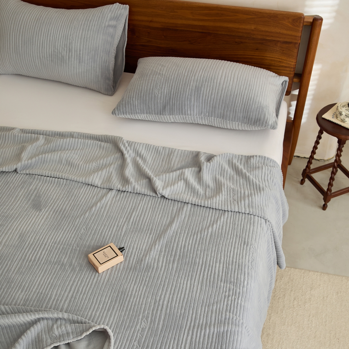 91家纺网 家纺一手货源 找家纺 早晨家纺 2025新款红金龙纯色烂花牛奶绒床单 恬憩-银灰