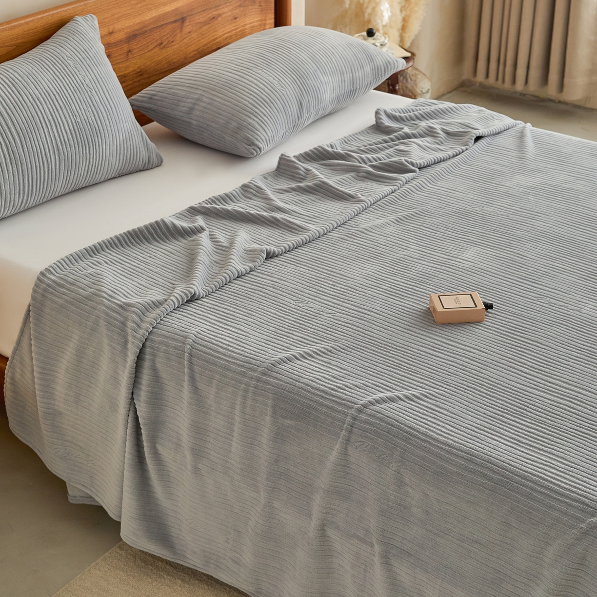 91家纺网 家纺一手货源 找家纺 早晨家纺 2025新款红金龙纯色烂花牛奶绒床单 恬憩-银灰