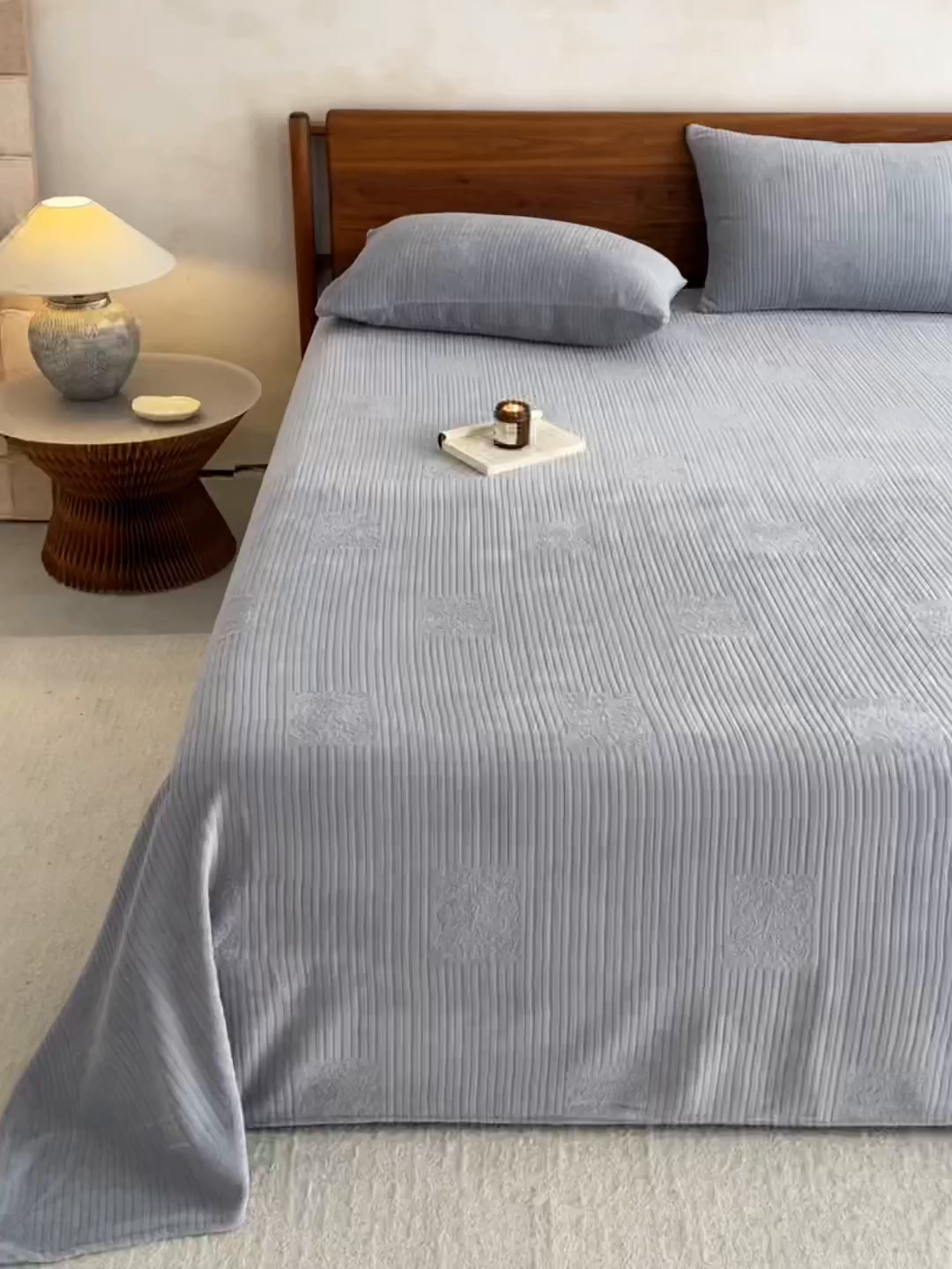 91家纺网 家纺一手货源 找家纺 早晨家纺 2025新款红金龙纯色烂花牛奶绒床单 恬憩-银灰