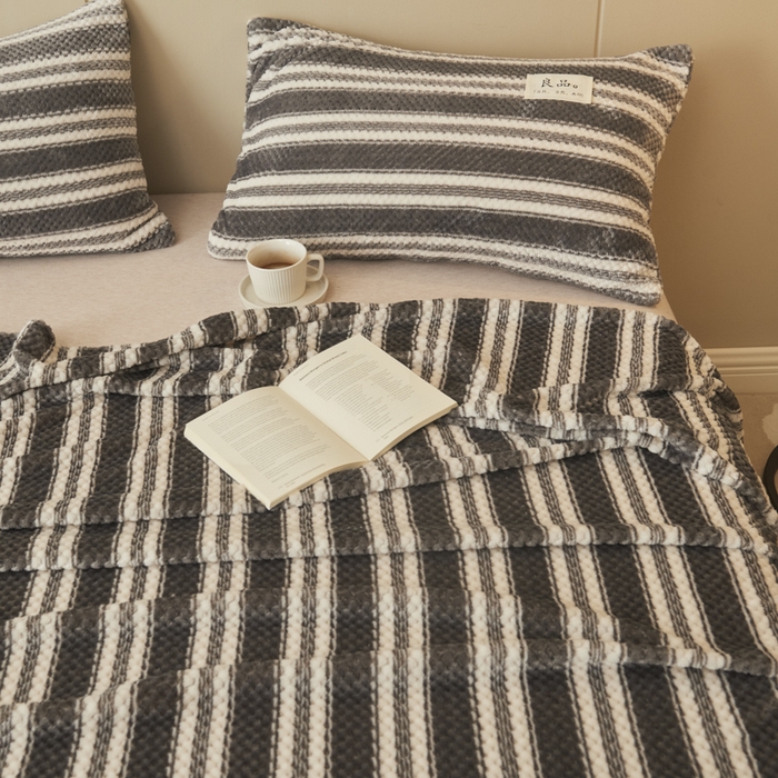 91家纺网 家纺一手货源 找家纺 （总）早晨家纺 2025新款豆豆款高克重牛奶绒菠萝格无印风床单