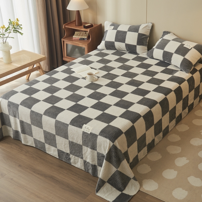 91家纺网 家纺一手货源 找家纺 早晨家纺 2025新款豆豆款高克重牛奶绒菠萝格无印风床单 豆豆绒-大方格灰