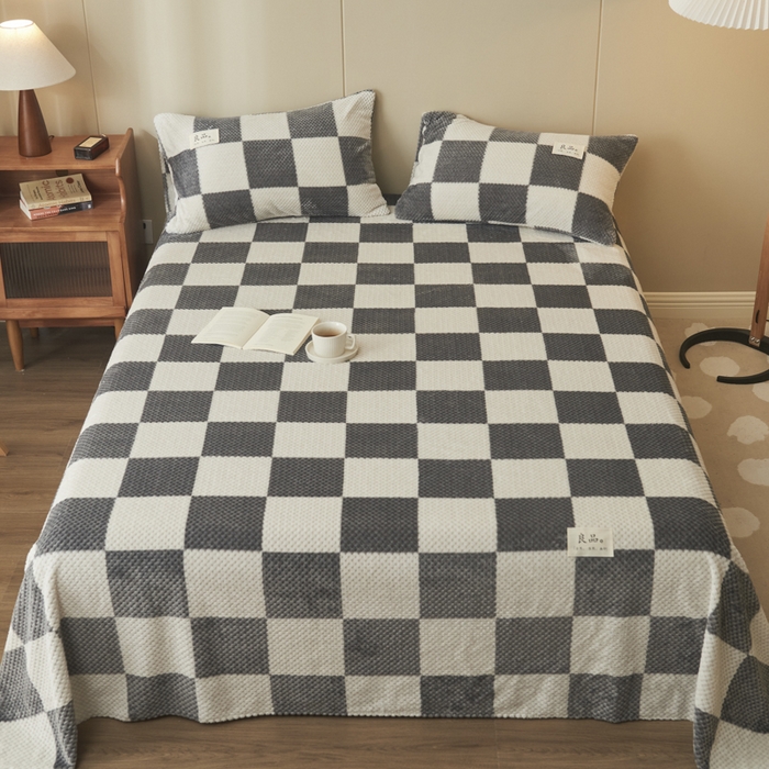 91家纺网 家纺一手货源 找家纺 早晨家纺 2025新款豆豆款高克重牛奶绒菠萝格无印风床单 豆豆绒-大方格灰