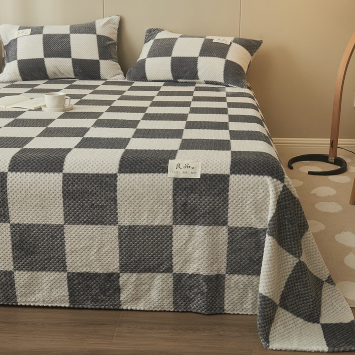 91家纺网 家纺一手货源 找家纺 早晨家纺 2025新款豆豆款高克重牛奶绒菠萝格无印风床单 豆豆绒-大方格灰
