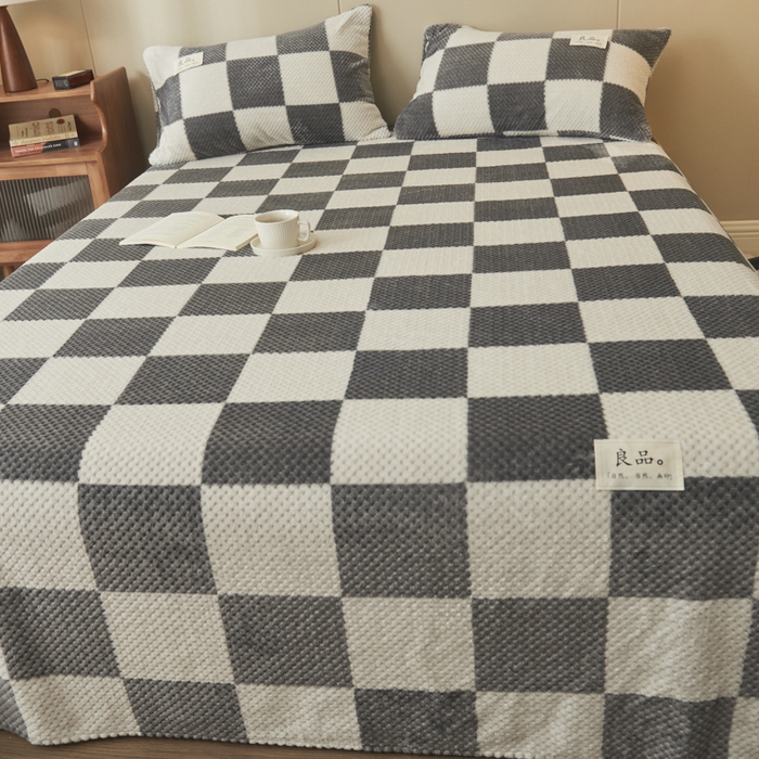 91家纺网 家纺一手货源 找家纺 早晨家纺 2025新款豆豆款高克重牛奶绒菠萝格无印风床单 豆豆绒-大方格灰