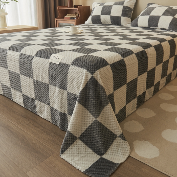 91家纺网 家纺一手货源 找家纺 早晨家纺 2025新款豆豆款高克重牛奶绒菠萝格无印风床单 豆豆绒-大方格灰