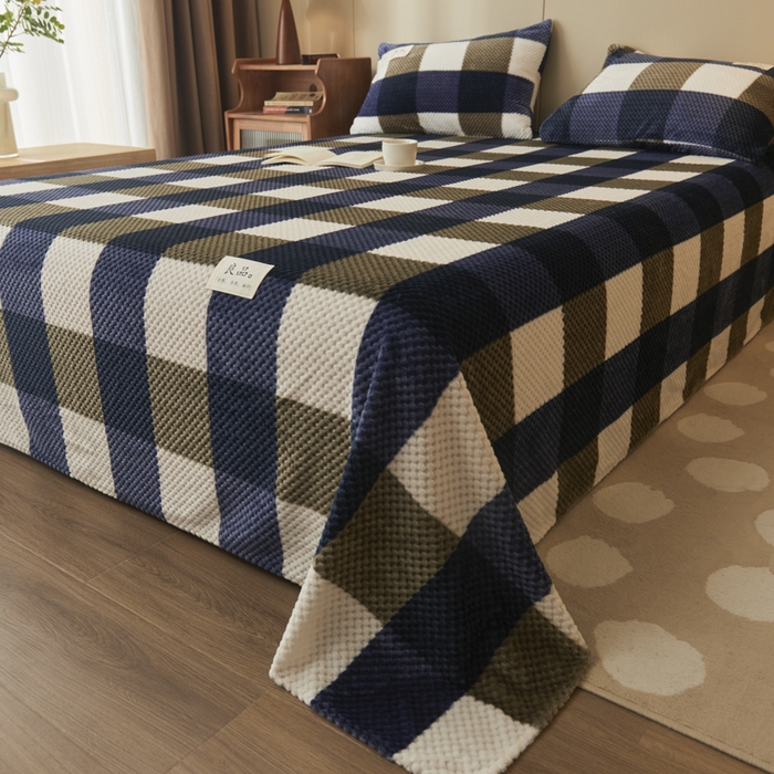 91家纺网 家纺一手货源 找家纺 早晨家纺 2025新款豆豆款高克重牛奶绒菠萝格无印风床单 豆豆绒-大方格蓝