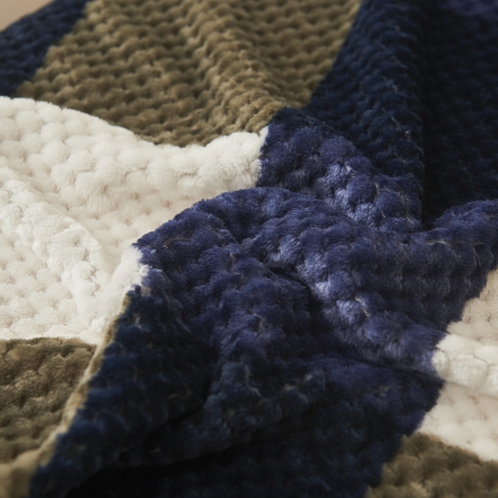 91家纺网 家纺一手货源 找家纺 早晨家纺 2025新款豆豆款高克重牛奶绒菠萝格无印风床单 豆豆绒-大方格蓝