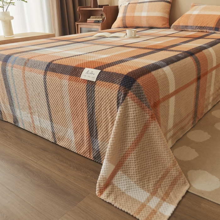 91家纺网 家纺一手货源 找家纺 早晨家纺 2025新款豆豆款高克重牛奶绒菠萝格无印风床单 豆豆绒-大格橙