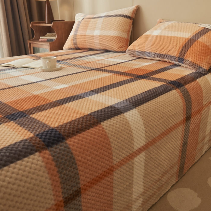 91家纺网 家纺一手货源 找家纺 早晨家纺 2025新款豆豆款高克重牛奶绒菠萝格无印风床单 豆豆绒-大格橙